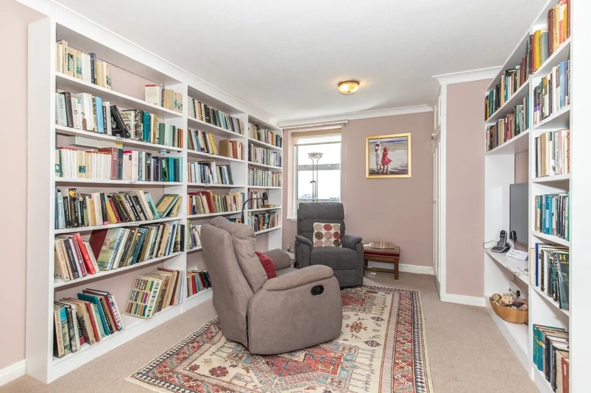 Grand Avenue, Hove, BN3 2NG