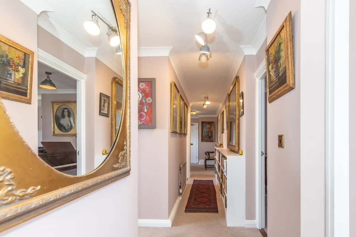 Grand Avenue, Hove, BN3 2NG