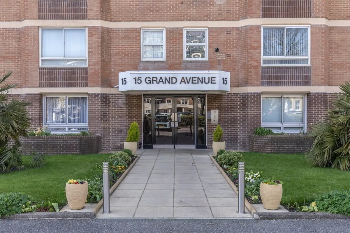 Grand Avenue, Hove, BN3 2NG