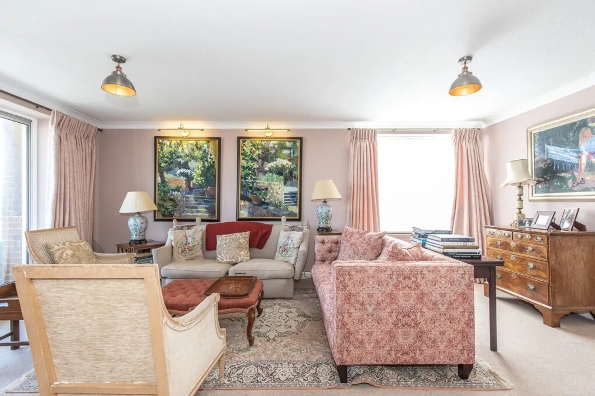 Grand Avenue, Hove, BN3 2NG