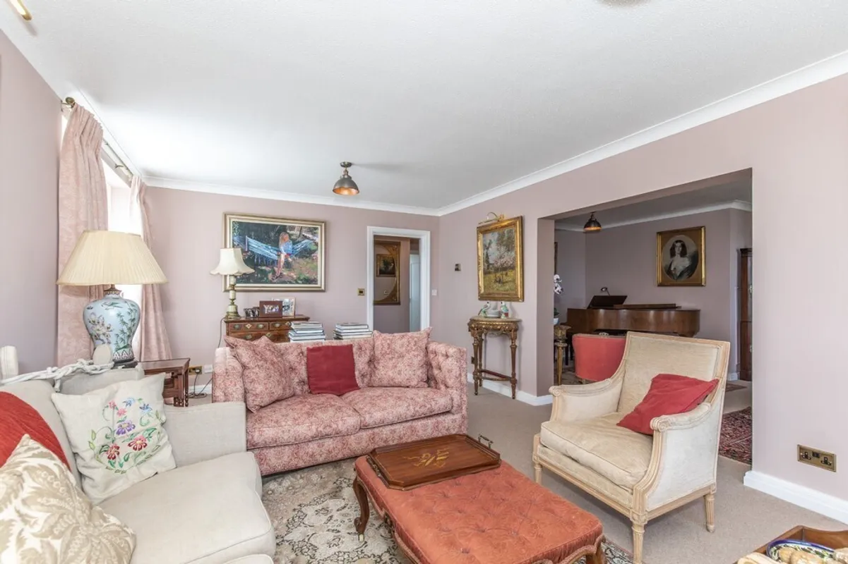 Grand Avenue, Hove, BN3 2NG