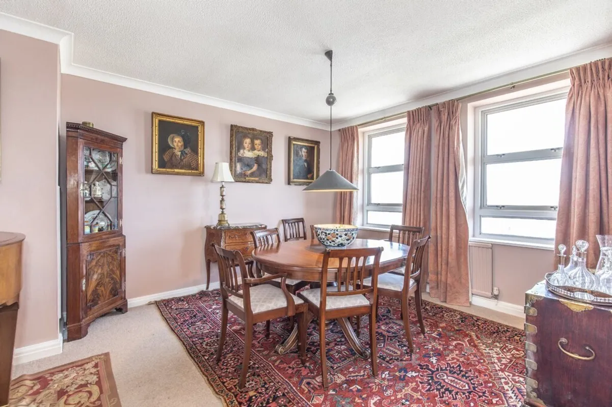Grand Avenue, Hove, BN3 2NG