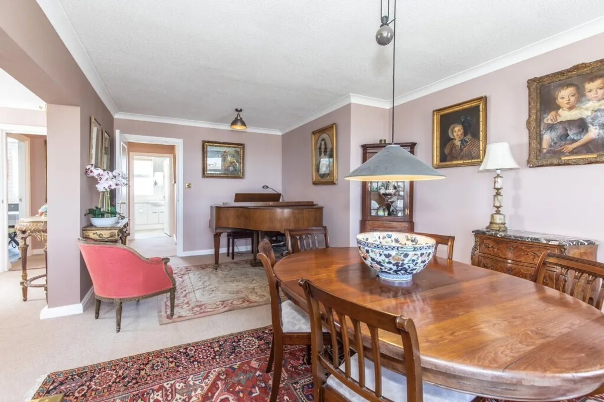 Grand Avenue, Hove, BN3 2NG