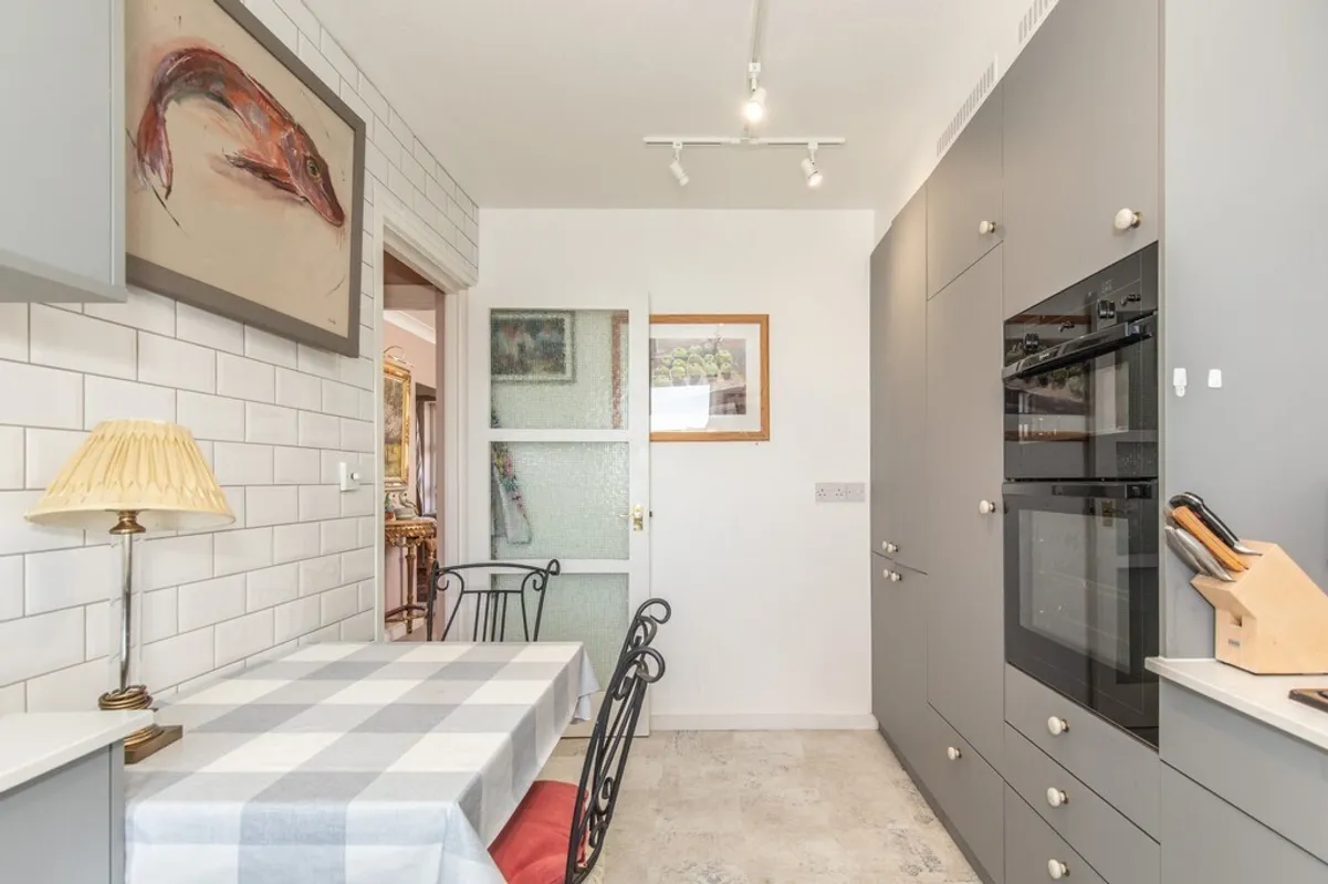 Grand Avenue, Hove, BN3 2NG