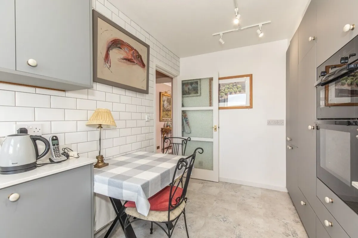 Grand Avenue, Hove, BN3 2NG