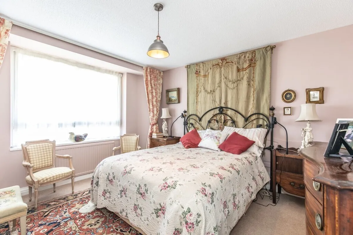 Grand Avenue, Hove, BN3 2NG