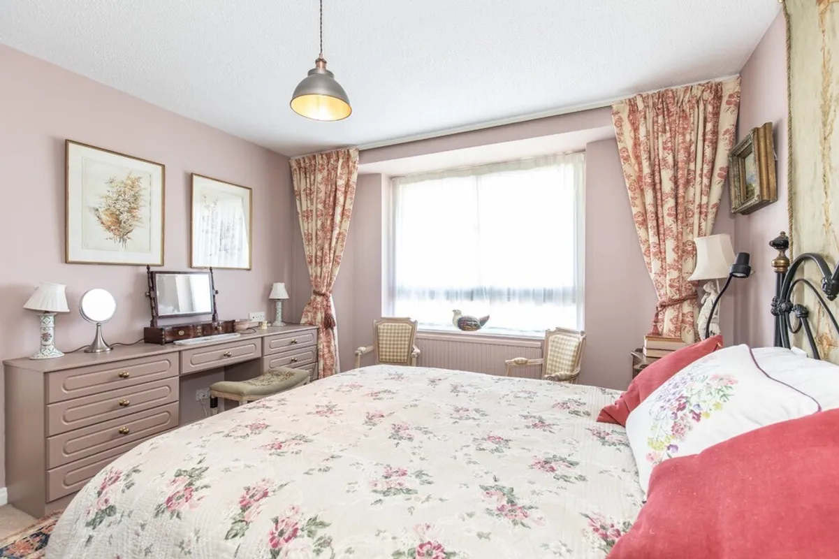Grand Avenue, Hove, BN3 2NG