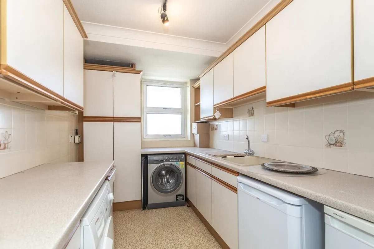 Grand Avenue, Hove, BN3 2NG