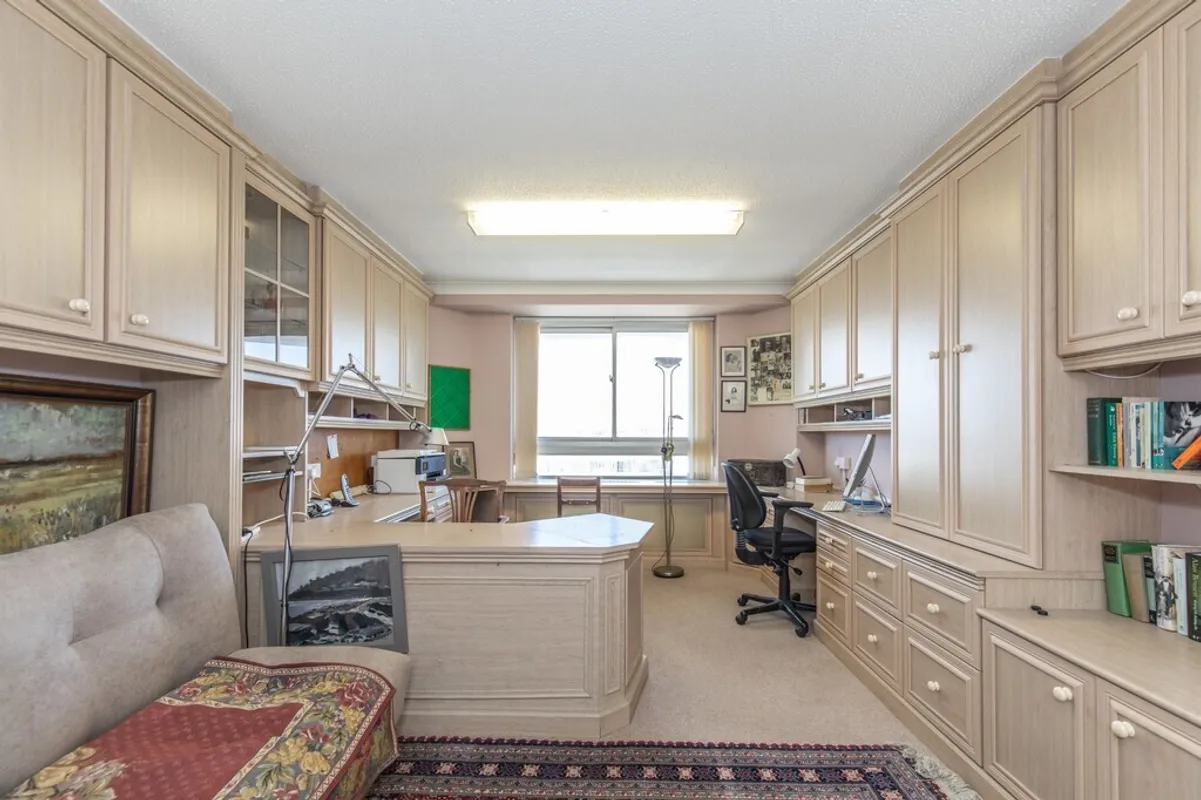 Grand Avenue, Hove, BN3 2NG