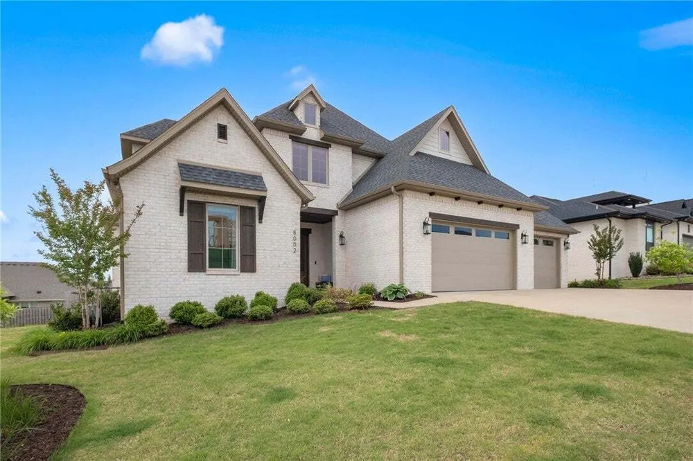 8002 W Dorchester St, Rogers, AR 72758