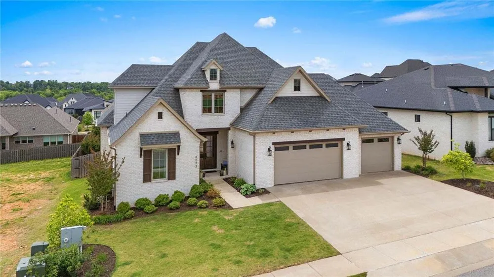 8002 W Dorchester St, Rogers, AR 72758