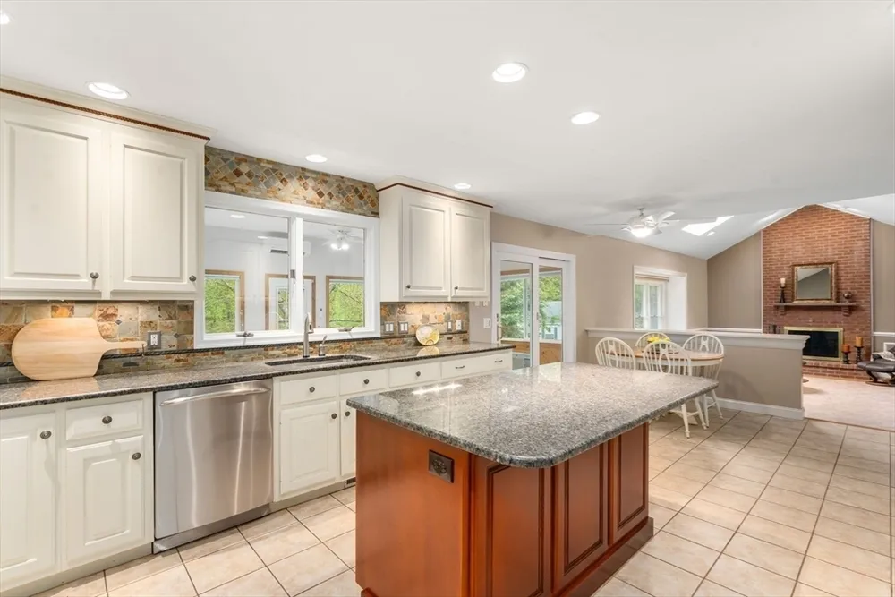 7 MAPLE BROOK LANE, Franklin, MA 02038