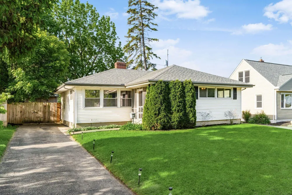 2925 Ashby Rd, Columbus, OH 43209