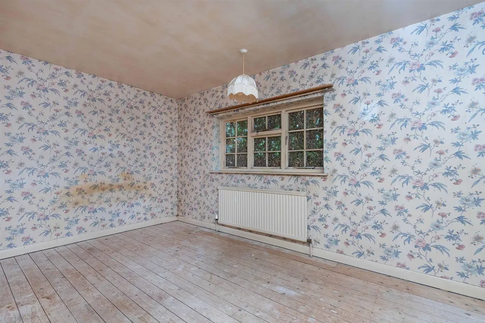 Property carousel item 17