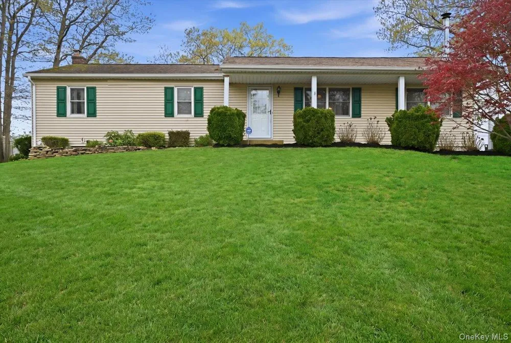 258 Oakland Ave, Miller Place, NY 11764