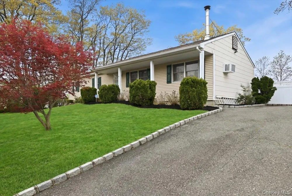 258 Oakland Ave, Miller Place, NY 11764