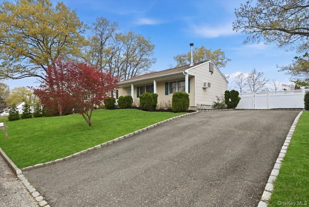 258 Oakland Ave, Miller Place, NY 11764