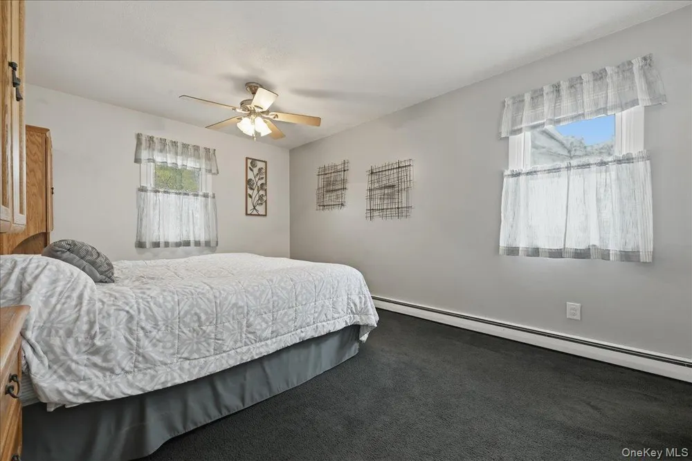 258 Oakland Ave, Miller Place, NY 11764