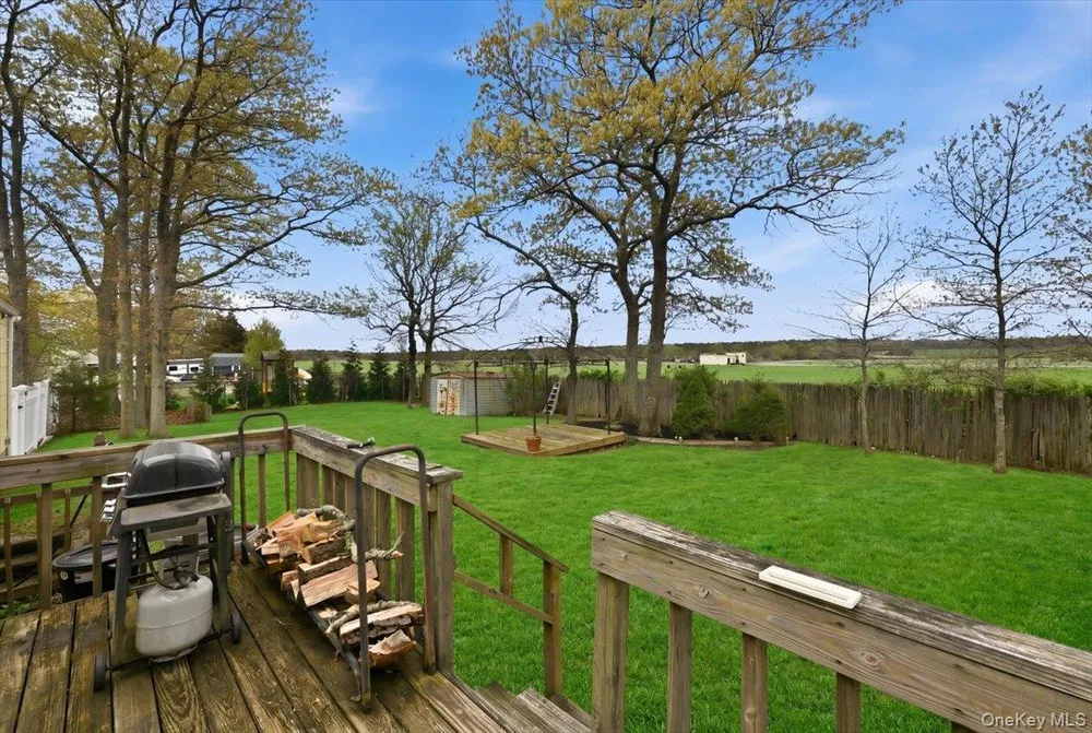 258 Oakland Ave, Miller Place, NY 11764