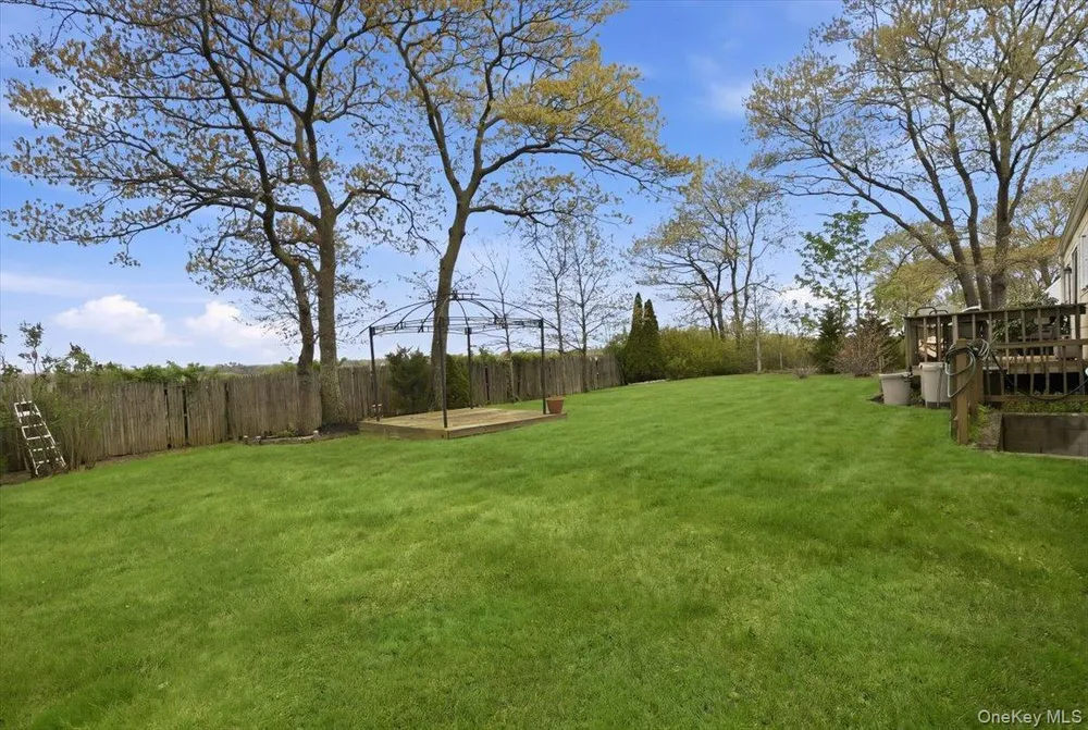 258 Oakland Ave, Miller Place, NY 11764