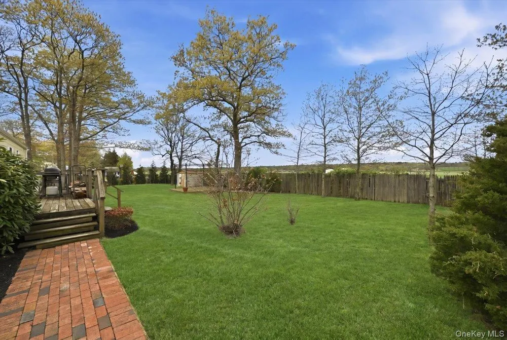 258 Oakland Ave, Miller Place, NY 11764