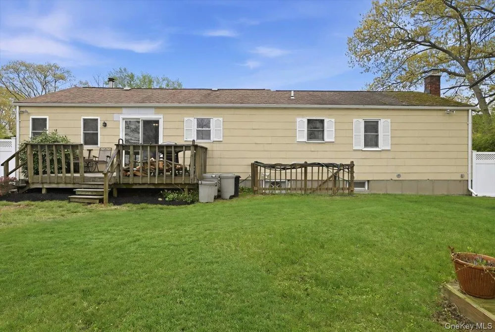 258 Oakland Ave, Miller Place, NY 11764