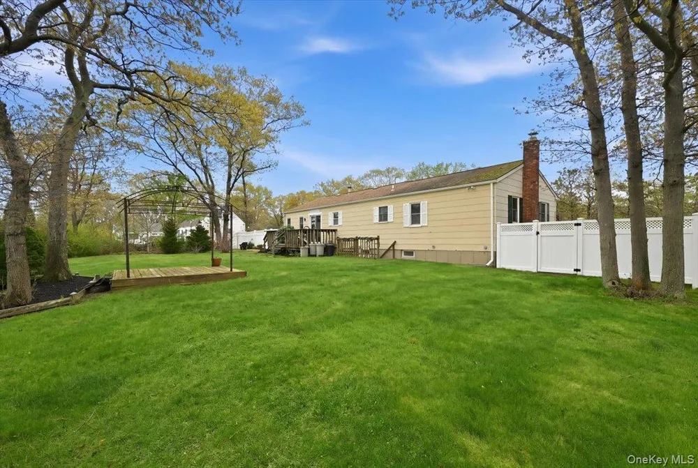 258 Oakland Ave, Miller Place, NY 11764