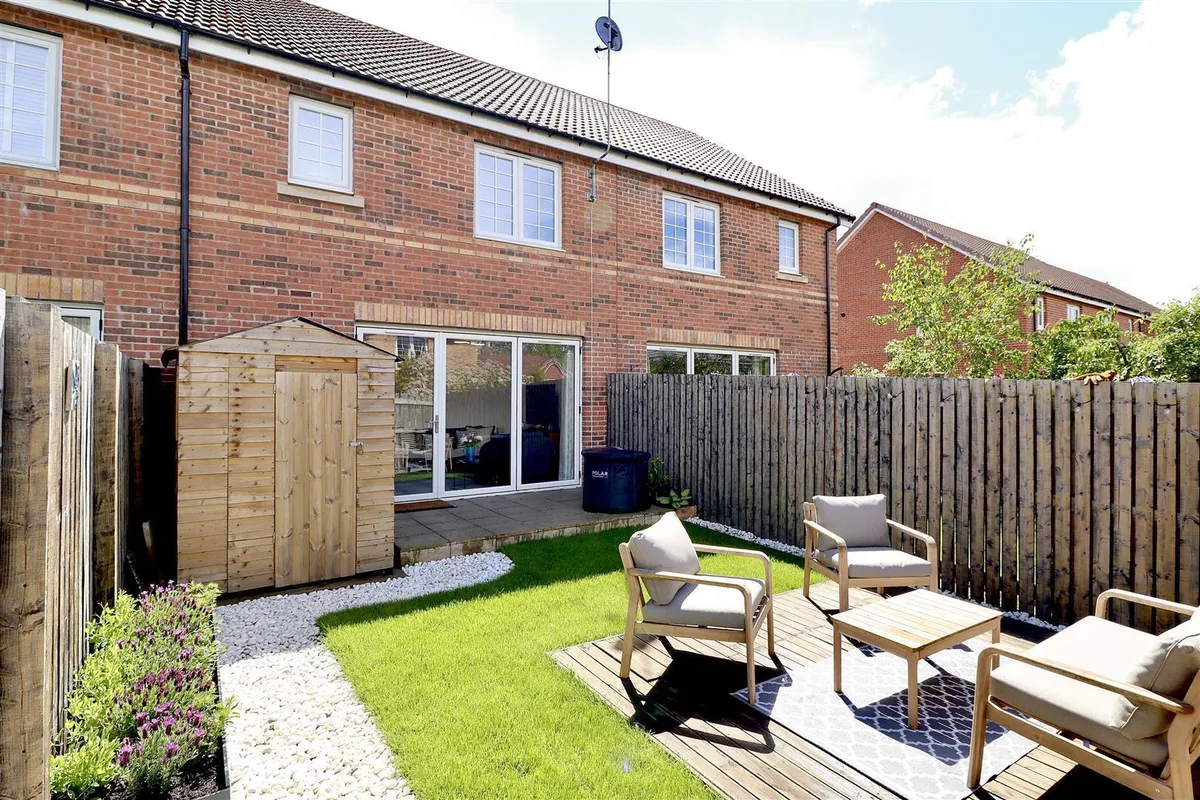 Furlands Grove, Stamford Bridge, York
