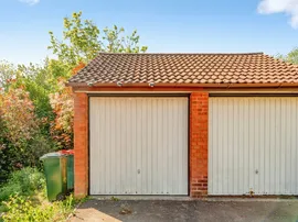 Chetwood Road, Crawley thumb 3