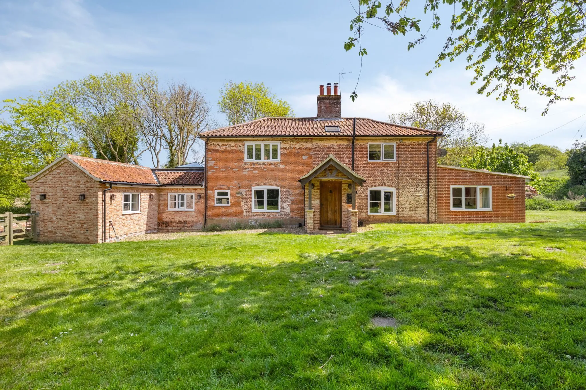 Magical Period Farmhouse In Largate