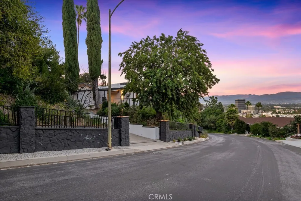 15641 High Knoll Road, Encino, CA 91436