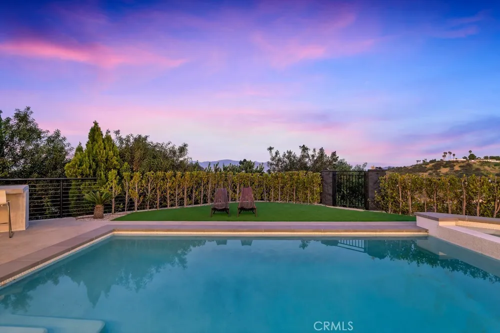 15641 High Knoll Road, Encino, CA 91436