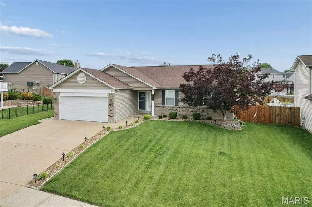 2636 Red Cedar Parc Dr, O'Fallon, MO 63368