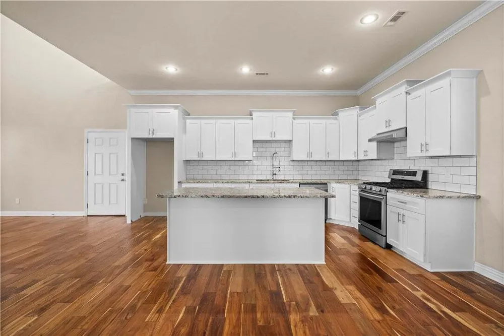 1737 W Broadway Pl, Rogers, AR 72758