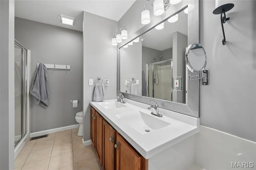 2636 Red Cedar Parc Dr, O'Fallon, MO 63368
