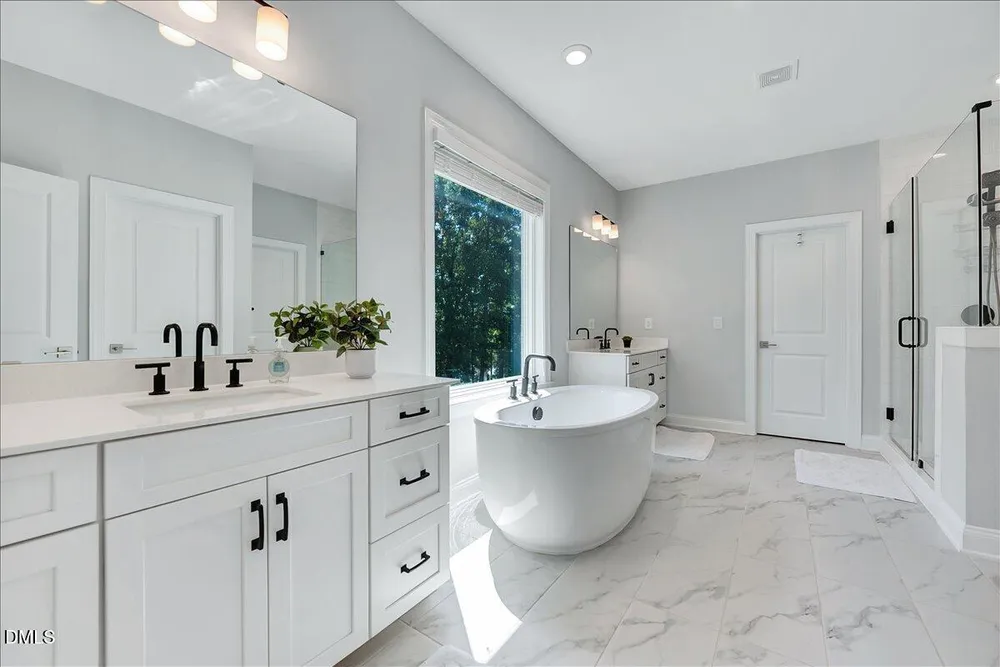 531 Glenville Lake Dr, Fuquay-Varina, NC 27526