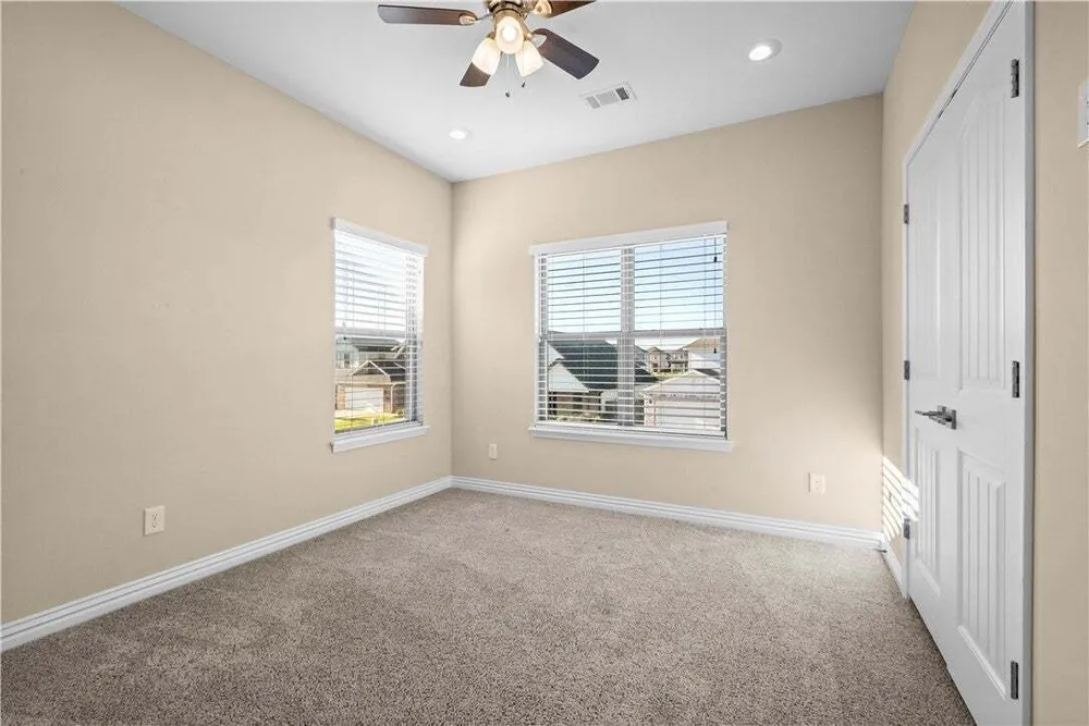 1737 W Broadway Pl, Rogers, AR 72758