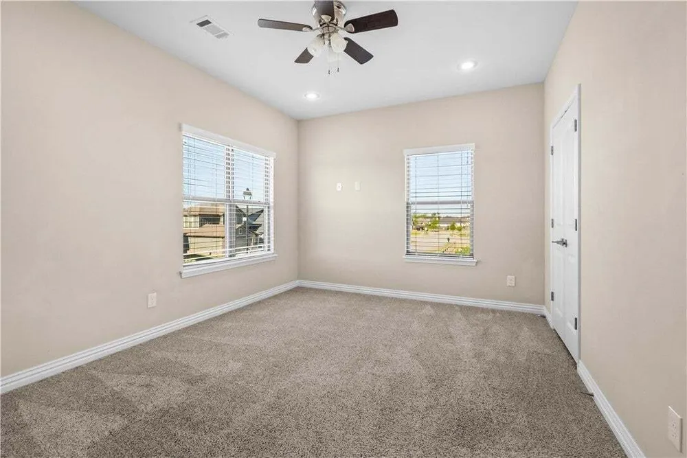 1737 W Broadway Pl, Rogers, AR 72758