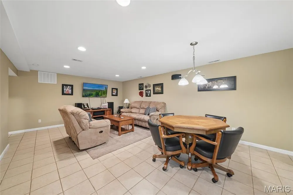 2636 Red Cedar Parc Dr, O'Fallon, MO 63368