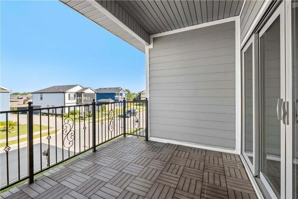 1737 W Broadway Pl, Rogers, AR 72758