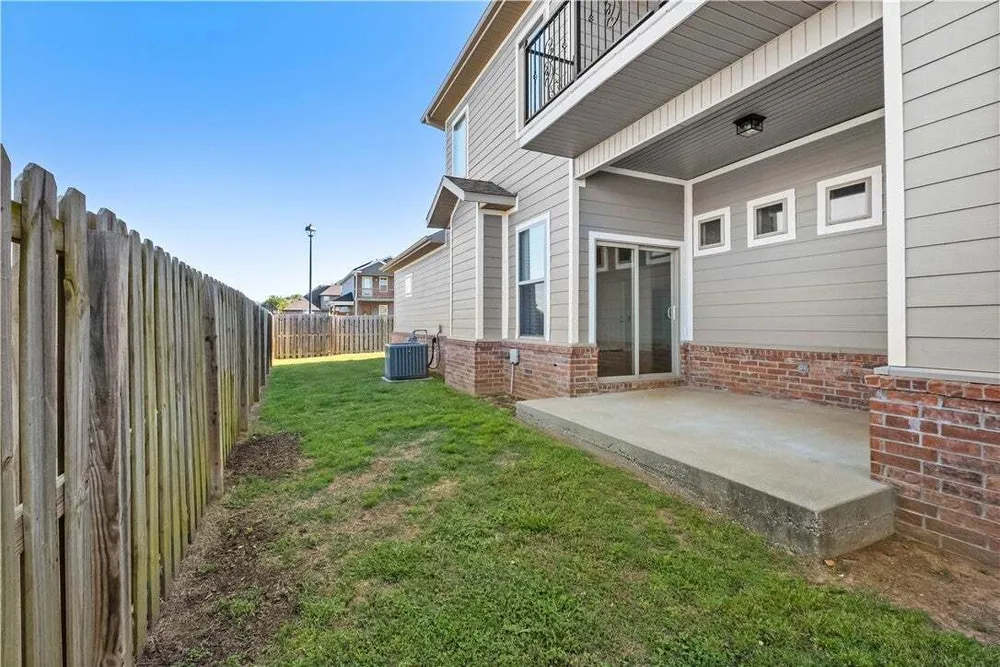 1737 W Broadway Pl, Rogers, AR 72758
