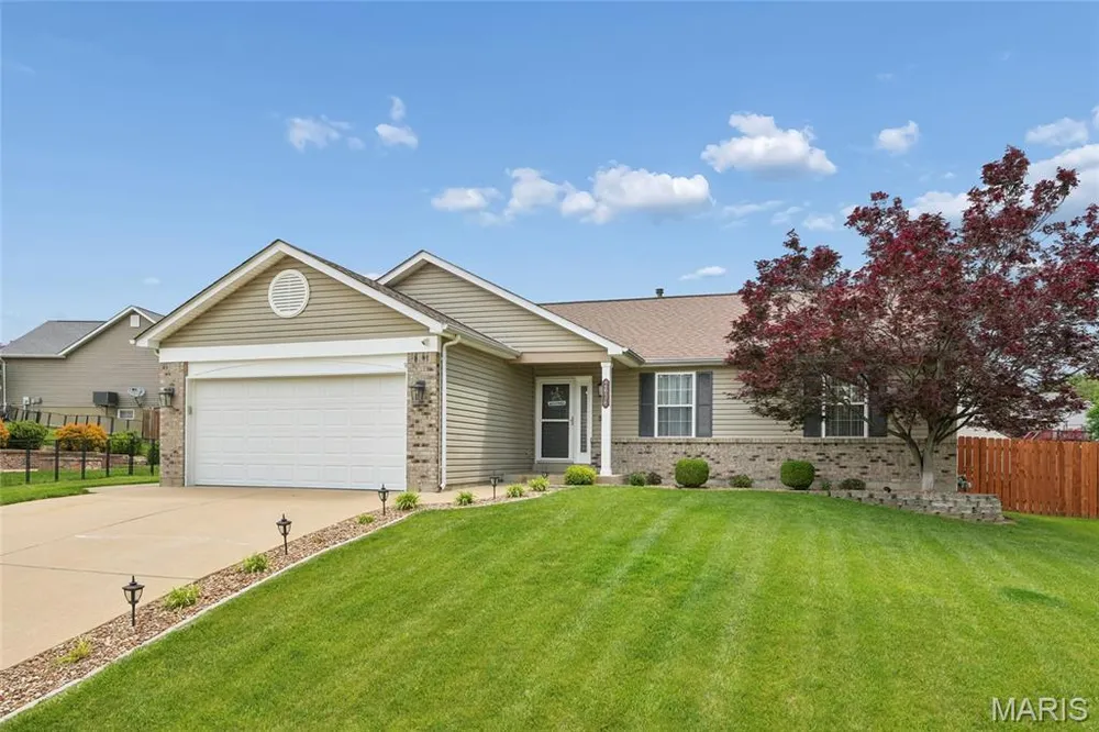 2636 Red Cedar Parc Dr, O'Fallon, MO 63368
