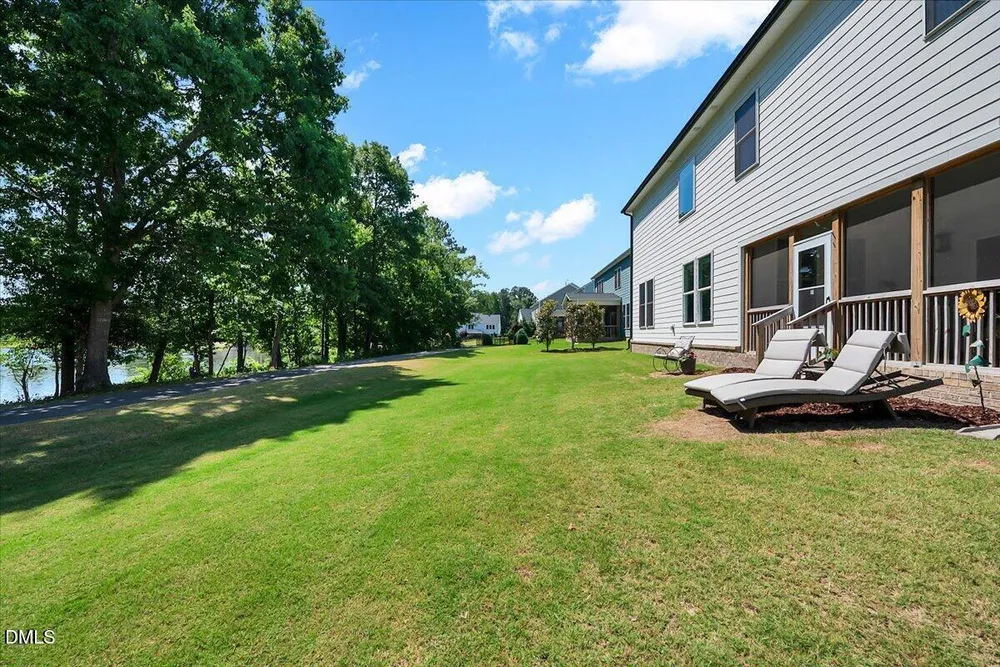 531 Glenville Lake Dr, Fuquay-Varina, NC 27526