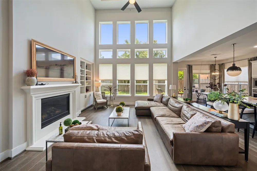 7957 Cedel Dr, Houston, TX 77055
