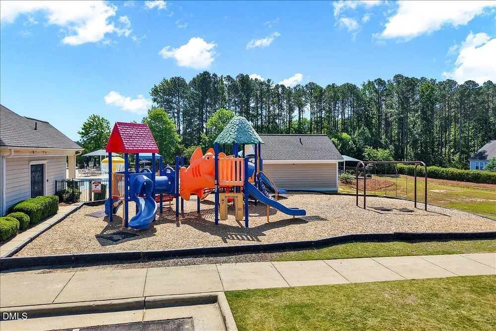531 Glenville Lake Dr, Fuquay-Varina, NC 27526