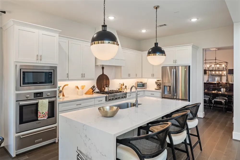 7957 Cedel Dr, Houston, TX 77055