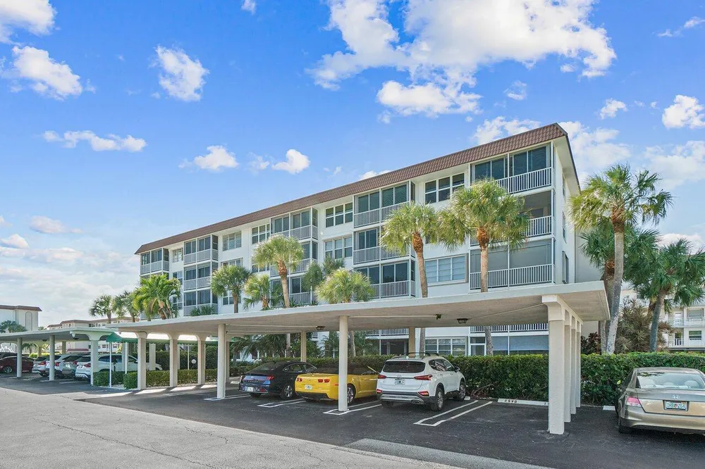 930 Dogwood Dr, Delray Beach, FL 33483