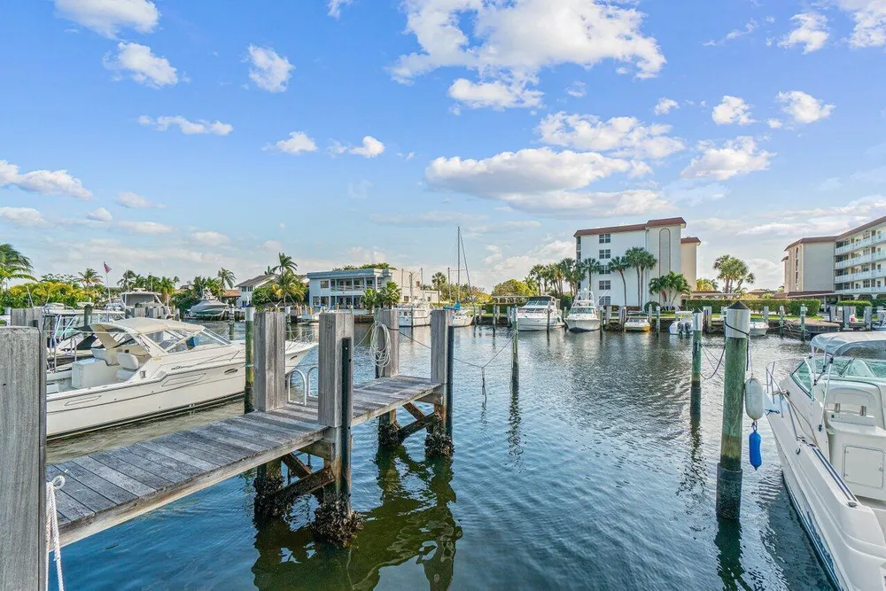 930 Dogwood Dr, Delray Beach, FL 33483