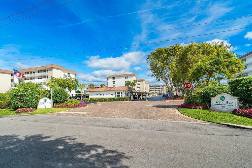 930 Dogwood Dr, Delray Beach, FL 33483