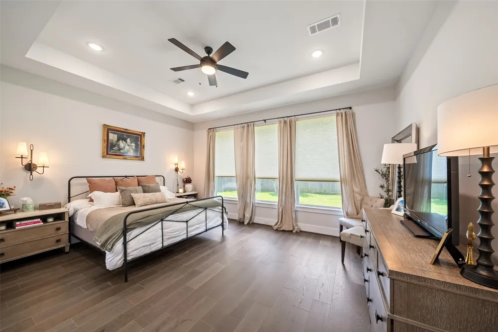 7957 Cedel Dr, Houston, TX 77055